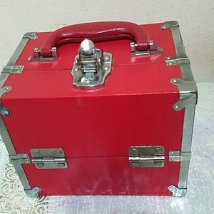 Jewelry box ,very good condition. Open to Offers!